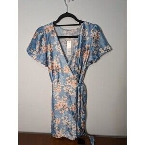 NEW Francesca's Mi Ami Blue Floral Satin Wrap Mini Dress M Cottagecore TRENDY